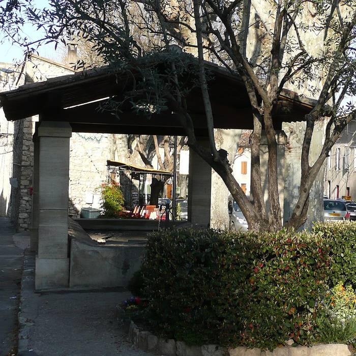 Photo de Fontaine de lHôpital de Pernes-les-Fontaines